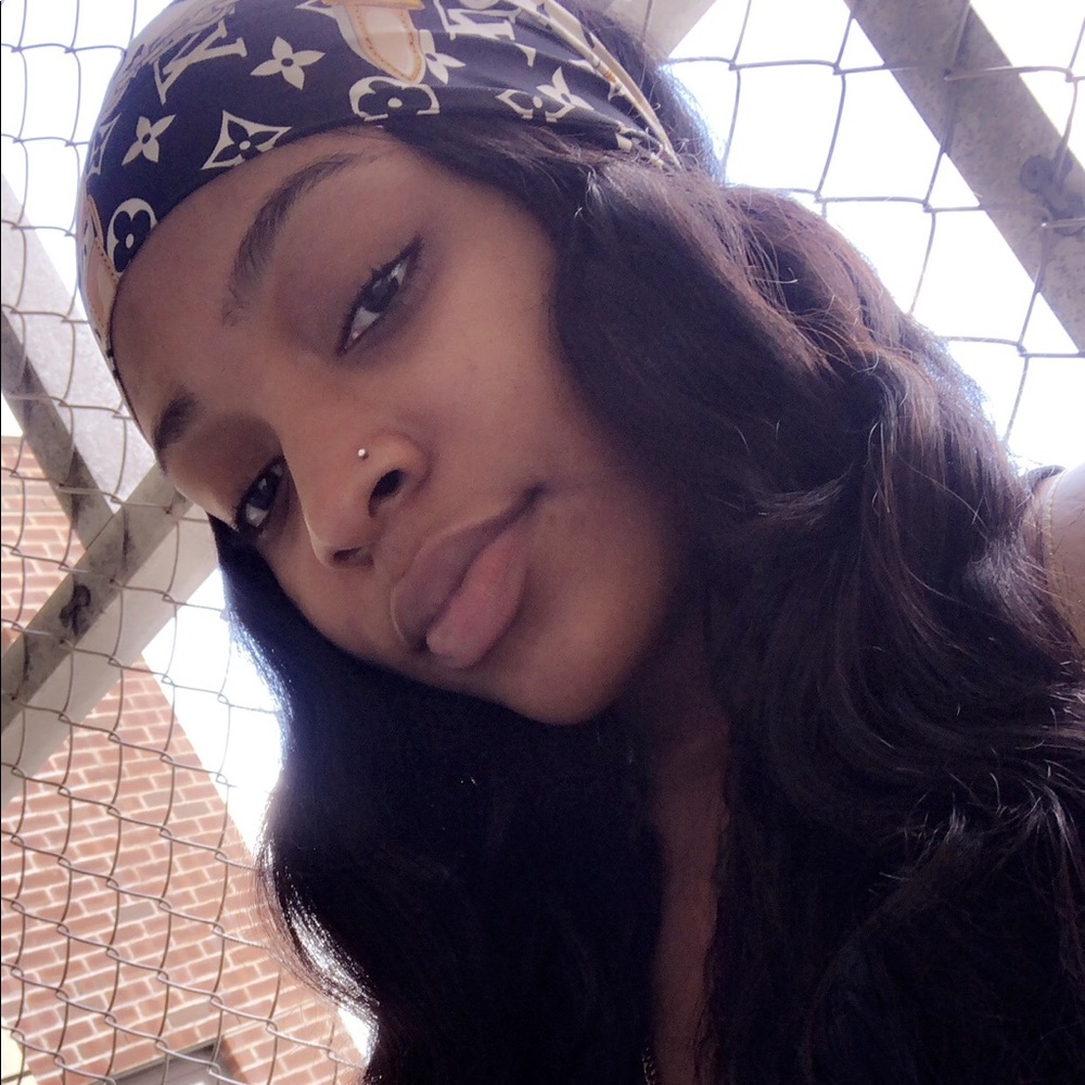 Meet your Posher, Valina